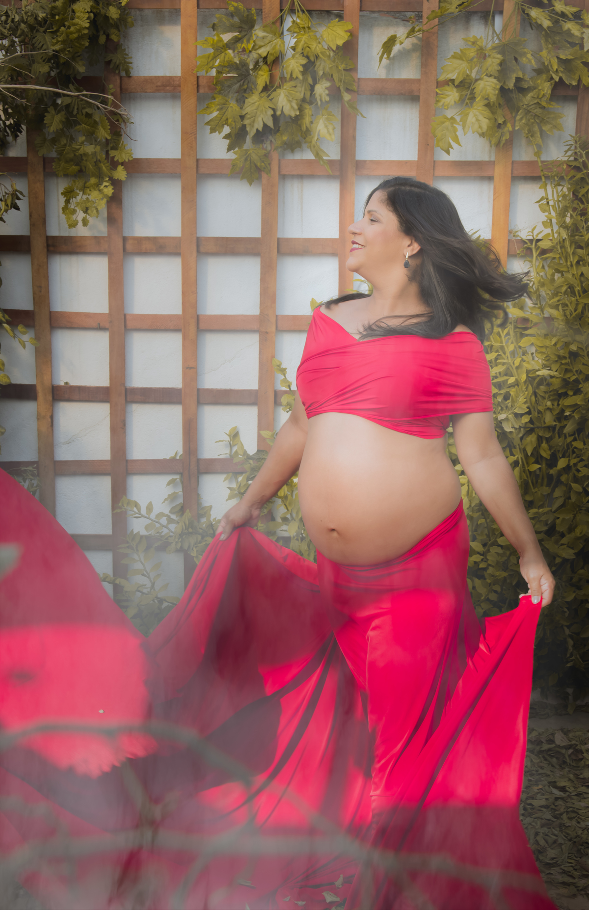 Quem disse que foto de gestante só pode ser pousada? Adoro registrar essa naturalidade das gestante e isso elas só encontram aqui no Estúdio Marol Arruda,
