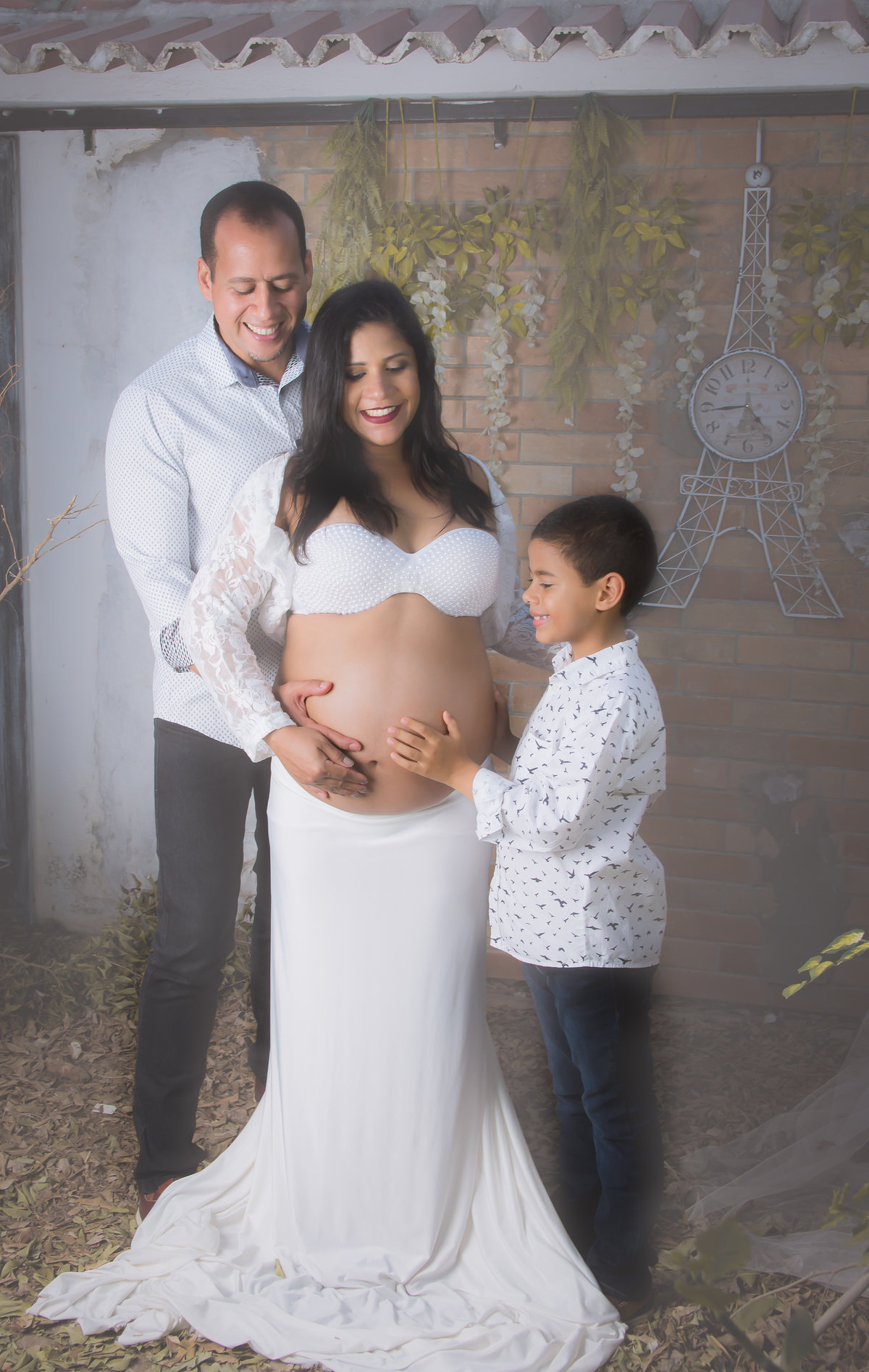 As fotos tem muito mais sentido para a gestante quando a família participar desse momento tão lindo...
Os irmãos e pais são muito bem-vindos ao Estúdio fotográfico Marol Arruda
