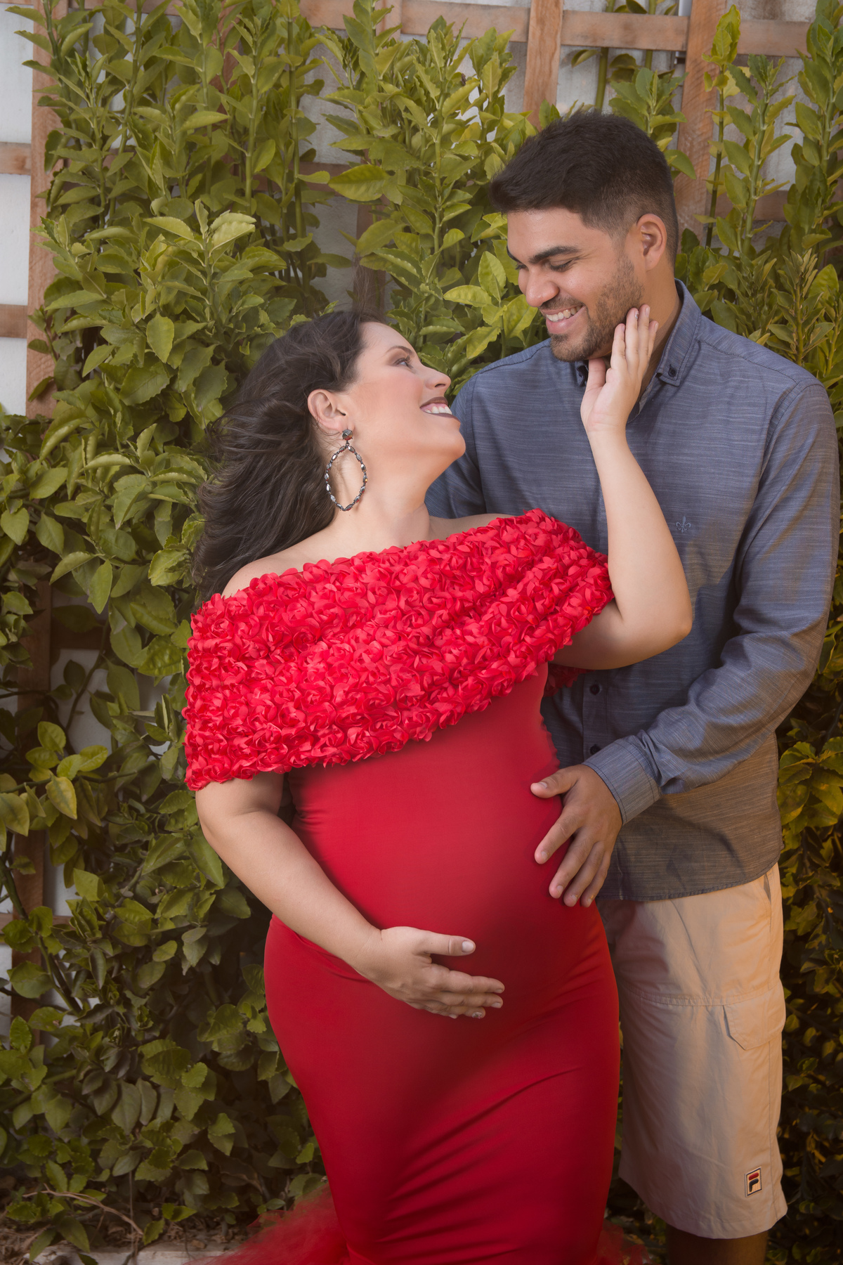 A fotos gestante registra a felicidade de um casal com a chegada deu um novo membro na família!