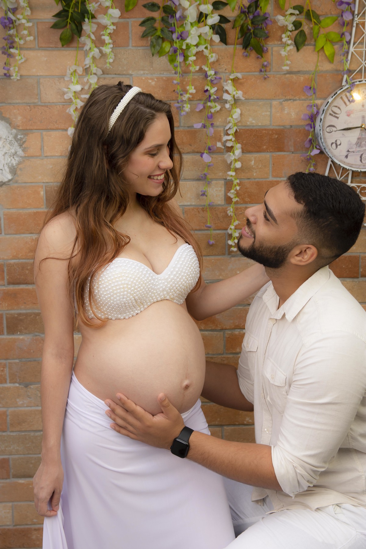 O ensaio gestante registra o crescimento do amor mais puro de um casal!