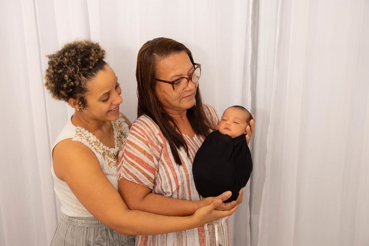 O ensaio newborn registra a felicidade da família com a chegada de um novo membro!