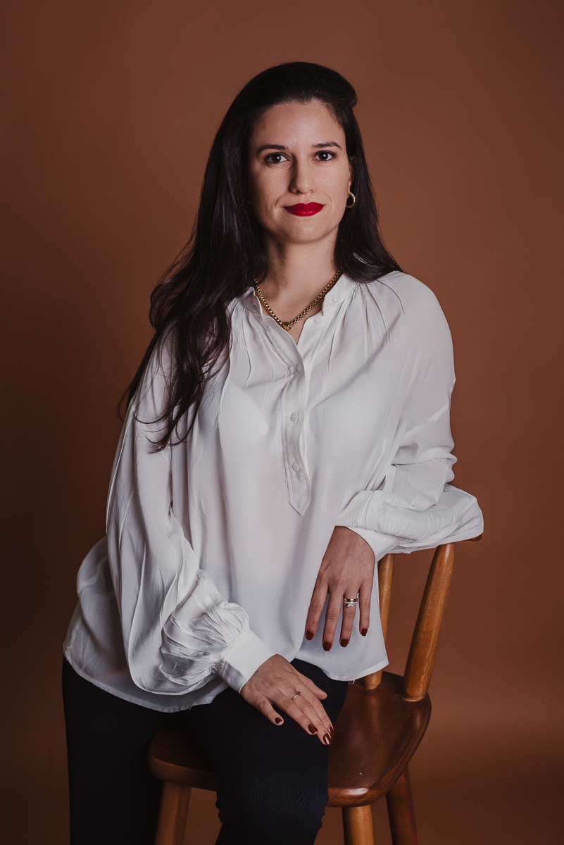 A Pri da aulas de inglês online e  atende a nível mundial, e ela resolveu dar um UP na imagem para poder fechar mais bons negócios e fazer uma boa criação de conteúdos. 