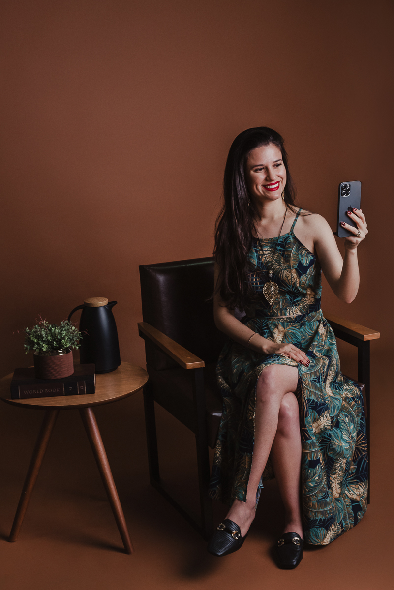 A Pri da aulas de inglês online e  atende a nível mundial, e ela resolveu dar um UP na imagem para poder fechar mais bons negócios e fazer uma boa criação de conteúdos. 