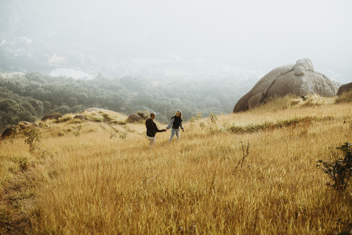 
Ensaio em Araras-SP, casal apaixonado, Jonathan Januario, fotografo de Araras, fotografo em limeira, ensaio na montanha, aloha  fotografias, morro do capuava, pico olho d'agua , fotografo em campinas, pico olho de água mairiporã, ensaio nas nuvens
