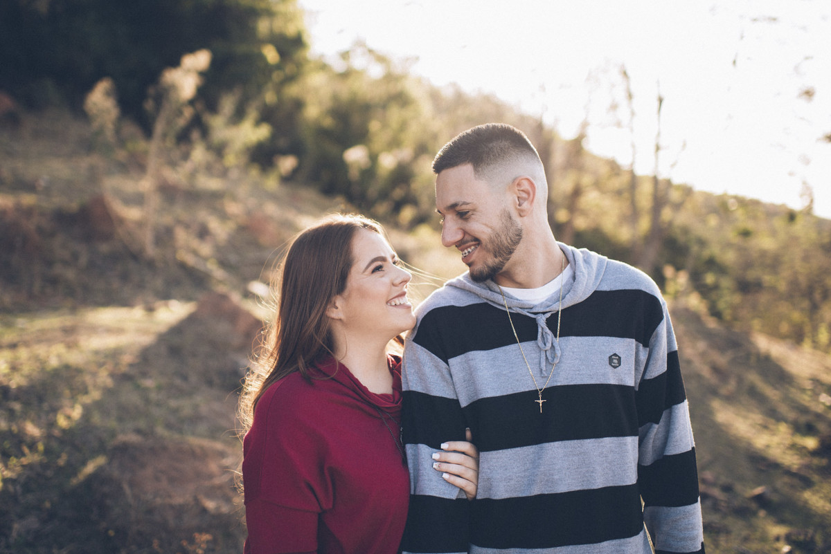 Ensaio em Araras-SP, casal apaixonado, Jonathan Januario, fotografo de Araras, fotografo em limeira, ensaio na montanha, foto na fazenda, aloha fotografias, morro do cruzeiro, pico olho d'agua , fotografo em campinas, ensaio em campinas, Fabiano Franco
