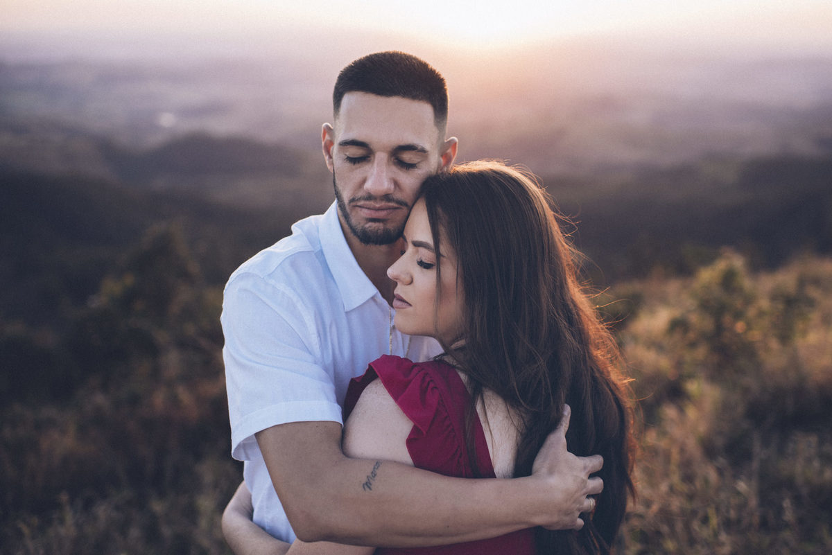 Ensaio em Araras-SP, casal apaixonado, Jonathan Januario, fotografo de Araras, fotografo em limeira, ensaio na montanha, foto na fazenda, aloha fotografias, morro do cruzeiro, pico olho d'agua , fotografo em campinas, ensaio em campinas, Fabiano Franco