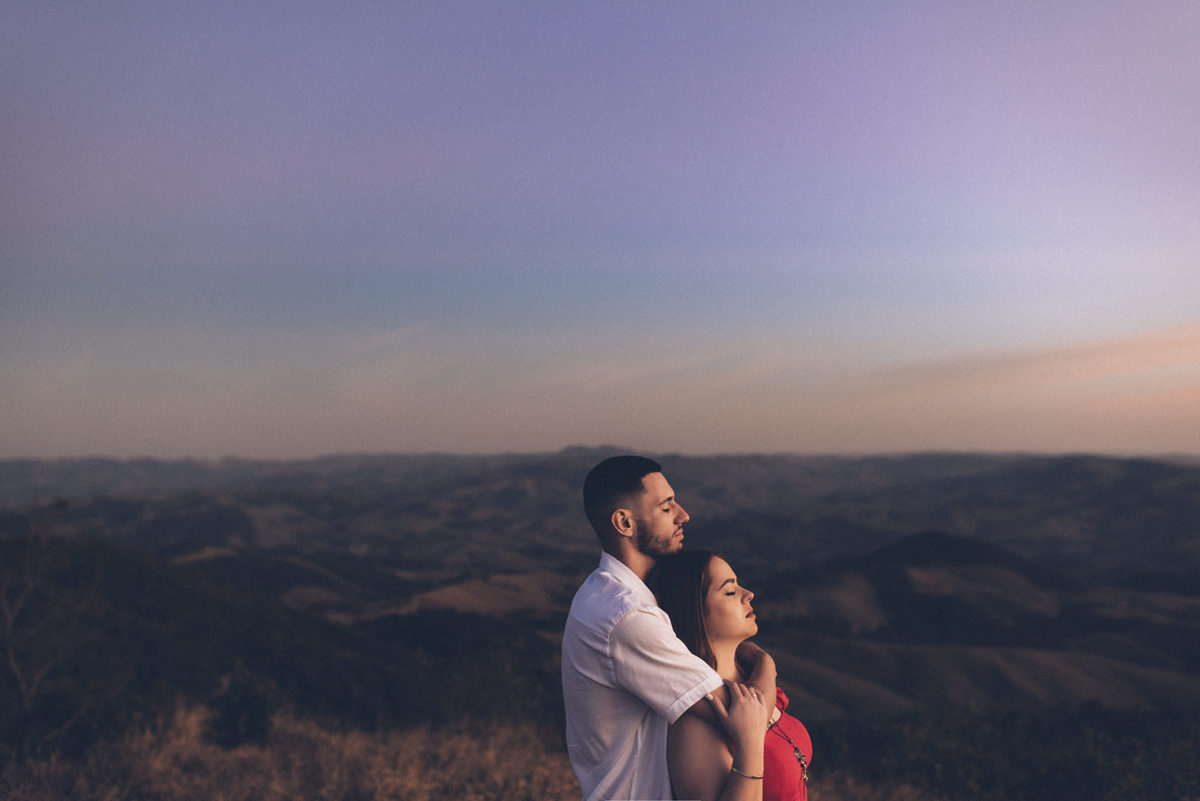 Ensaio em Araras-SP, casal apaixonado, Jonathan Januario, fotografo de Araras, fotografo em limeira, ensaio na montanha, foto na fazenda, aloha fotografias, morro do cruzeiro, pico olho d'agua , fotografo em campinas, ensaio em campinas, Fabiano Franco