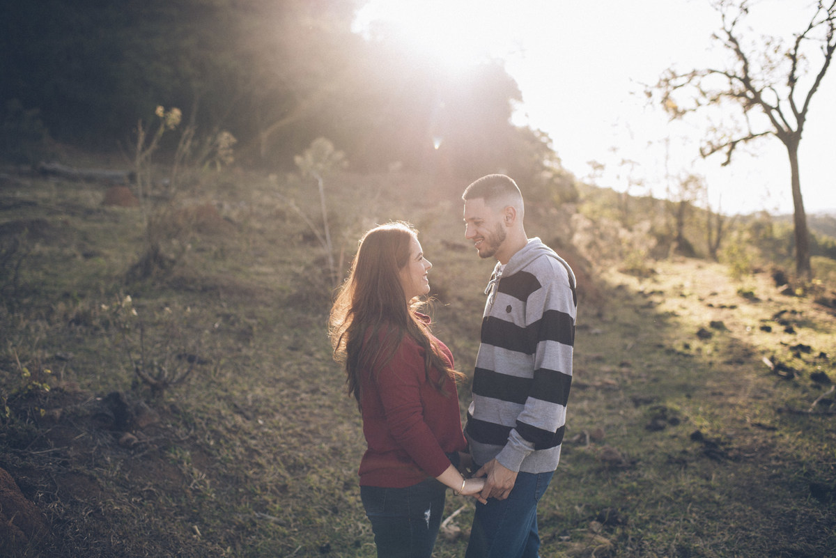 Ensaio em Araras-SP, casal apaixonado, Jonathan Januario, fotografo de Araras, fotografo em limeira, ensaio na montanha, foto na fazenda, aloha fotografias, morro do cruzeiro, pico olho d'agua , fotografo em campinas, ensaio em campinas, Fabiano Franco