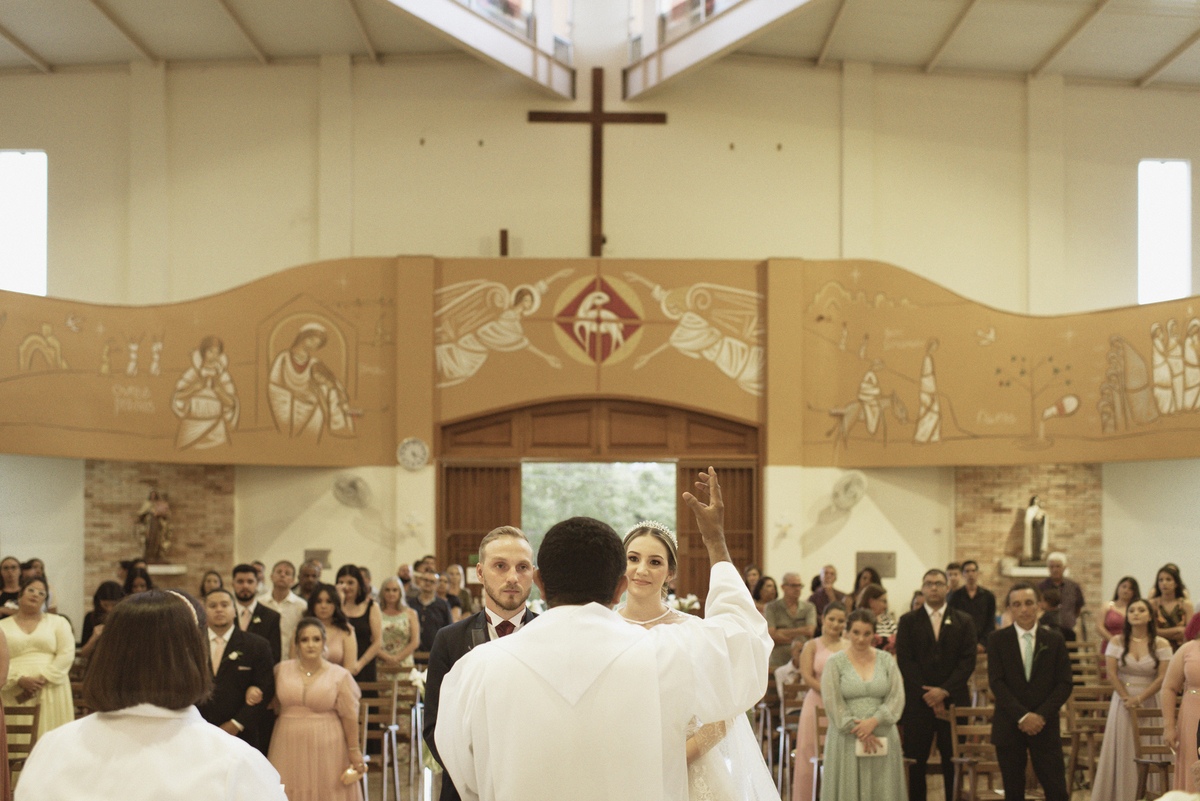Jonathan Januario fotografia,  fotografo Araras, fotografo limeira, casamento de noite, noiva, vestido de noiva, vestida pra casar, lápis de noiva, casamento chique, casamento na igreja, casamento araras, salao de festa em araras, aloha  fotografias 