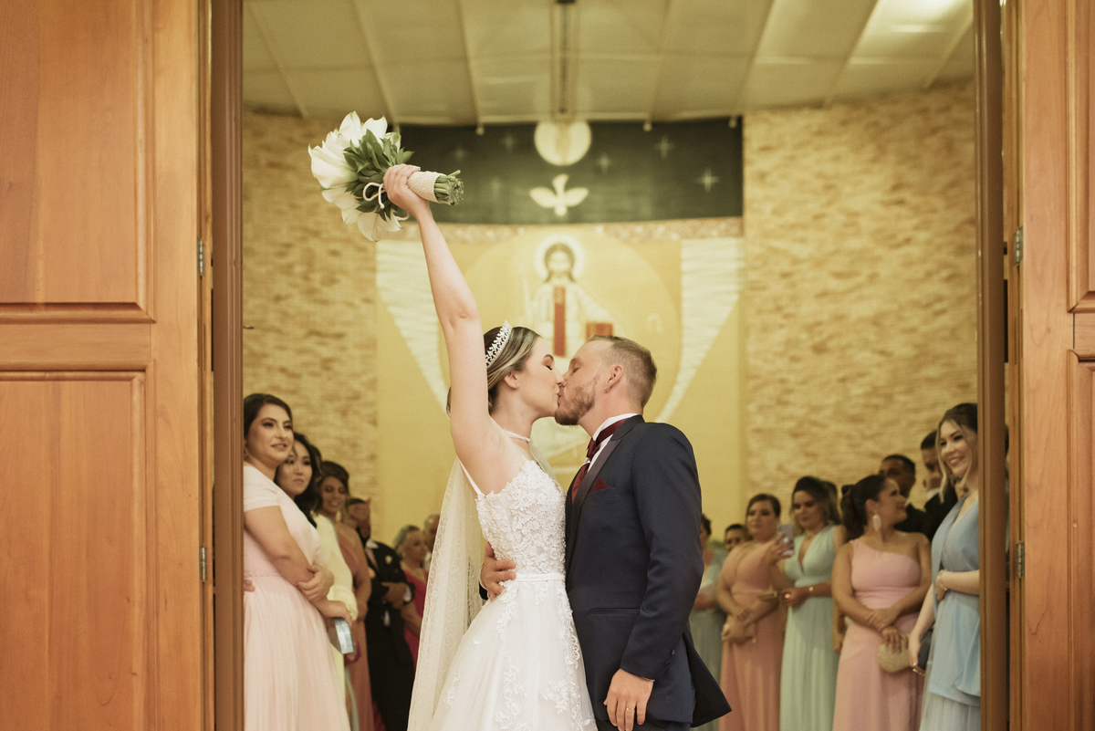 Jonathan Januario fotografia,  fotografo Araras, fotografo limeira, casamento de noite, noiva, vestido de noiva, vestida pra casar, lápis de noiva, casamento chique, casamento na igreja, casamento araras, salao de festa em araras, aloha  fotografias 