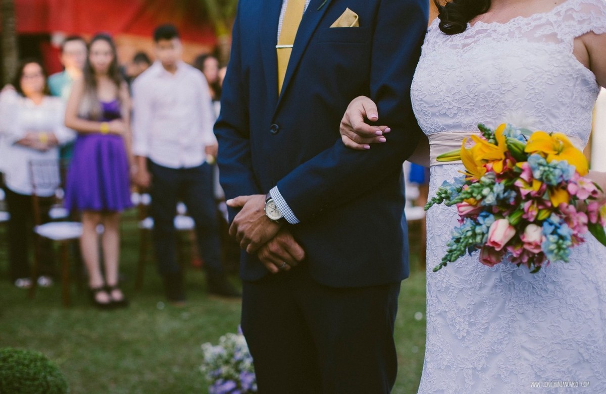 casal apaixonado, natureza, love, amor, Jonathan Januario, foto, fotografia, Araras, leme, limeira,campinas, São Paulo, Rio claro, folk, lifeStyle, montanha, foto na fazenda, casamento de dia, noiva, vestido de noiva, vestida pra casar, lápis de noiva