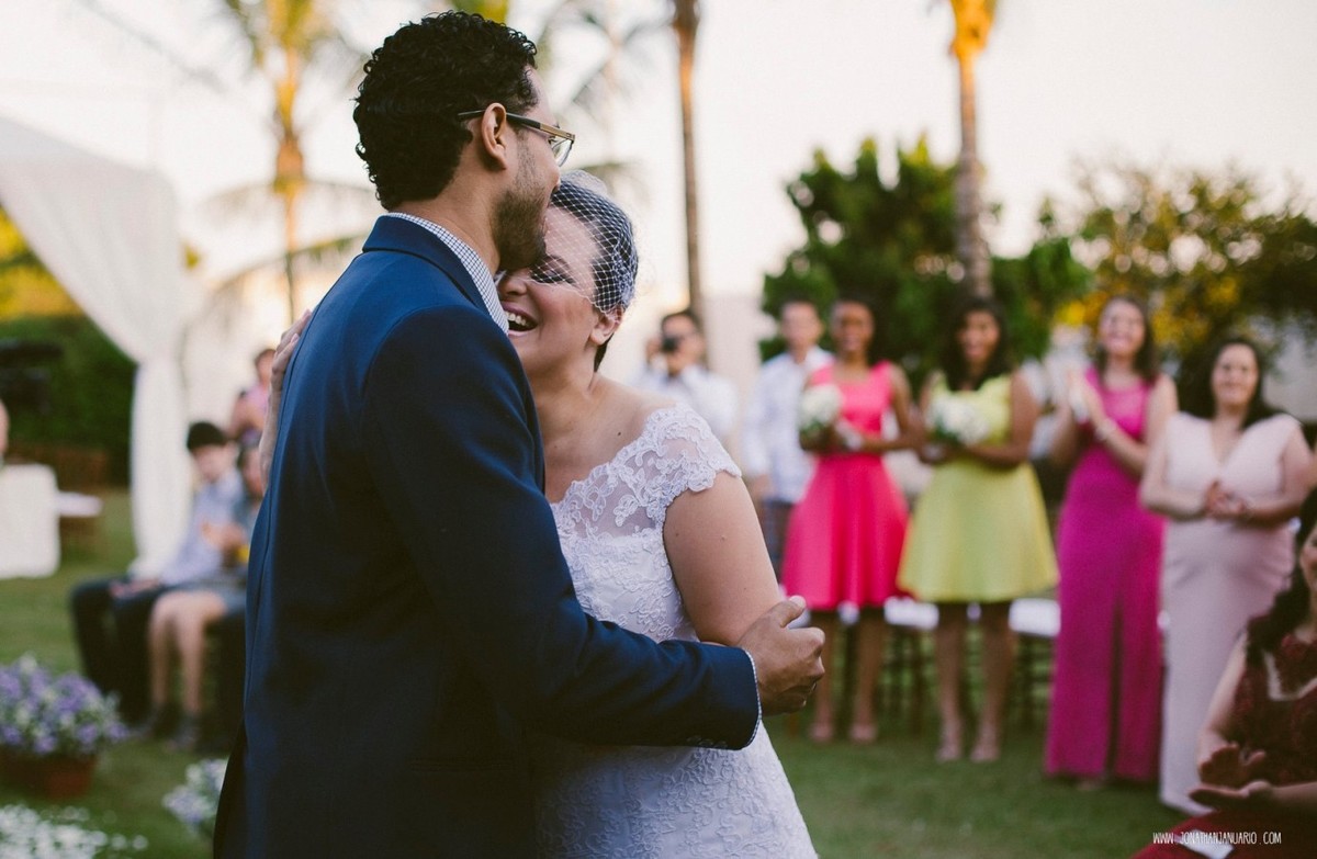 casal apaixonado, natureza, love, amor, Jonathan Januario, foto, fotografia, Araras, leme, limeira,campinas, São Paulo, Rio claro, folk, lifeStyle, montanha, foto na fazenda, casamento de dia, noiva, vestido de noiva, vestida pra casar, lápis de noiva
