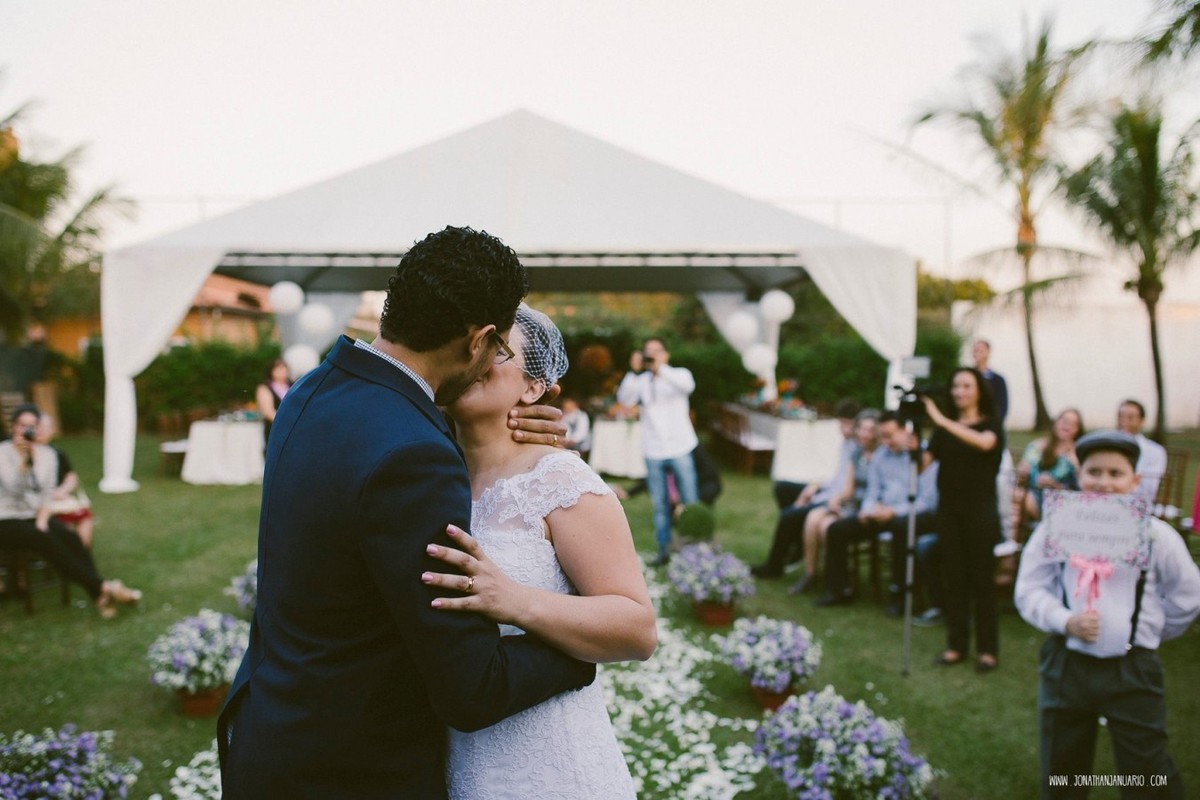 casal apaixonado, natureza, love, amor, Jonathan Januario, foto, fotografia, Araras, leme, limeira,campinas, São Paulo, Rio claro, folk, lifeStyle, montanha, foto na fazenda, casamento de dia, noiva, vestido de noiva, vestida pra casar, lápis de noiva