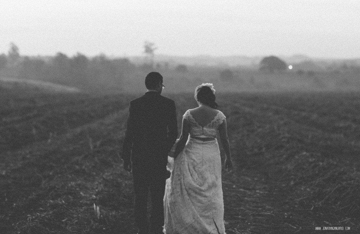 casal apaixonado, natureza, love, amor, Jonathan Januario, foto, fotografia, Araras, leme, limeira,campinas, São Paulo, Rio claro, folk, lifeStyle, montanha, foto na fazenda, casamento de dia, noiva, vestido de noiva, vestida pra casar, lápis de noiva