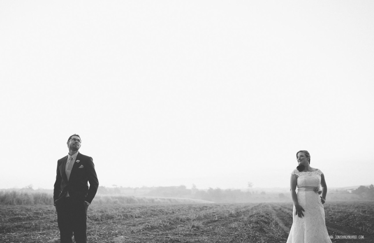 casal apaixonado, natureza, love, amor, Jonathan Januario, foto, fotografia, Araras, leme, limeira,campinas, São Paulo, Rio claro, folk, lifeStyle, montanha, foto na fazenda, casamento de dia, noiva, vestido de noiva, vestida pra casar, lápis de noiva