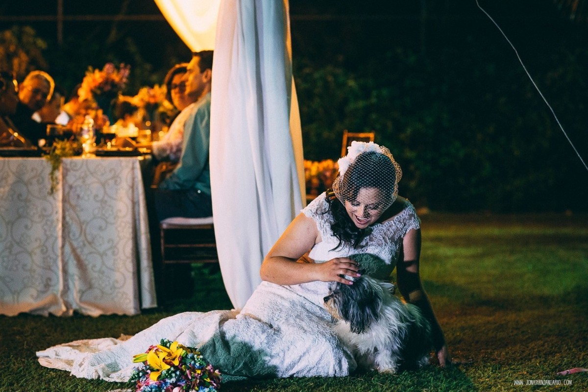 casal apaixonado, natureza, love, amor, Jonathan Januario, foto, fotografia, Araras, leme, limeira,campinas, São Paulo, Rio claro, folk, lifeStyle, montanha, foto na fazenda, casamento de dia, noiva, vestido de noiva, vestida pra casar, lápis de noiva