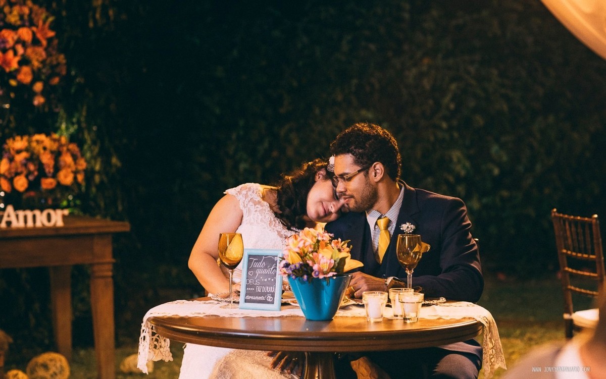 casal apaixonado, natureza, love, amor, Jonathan Januario, foto, fotografia, Araras, leme, limeira,campinas, São Paulo, Rio claro, folk, lifeStyle, montanha, foto na fazenda, casamento de dia, noiva, vestido de noiva, vestida pra casar, lápis de noiva