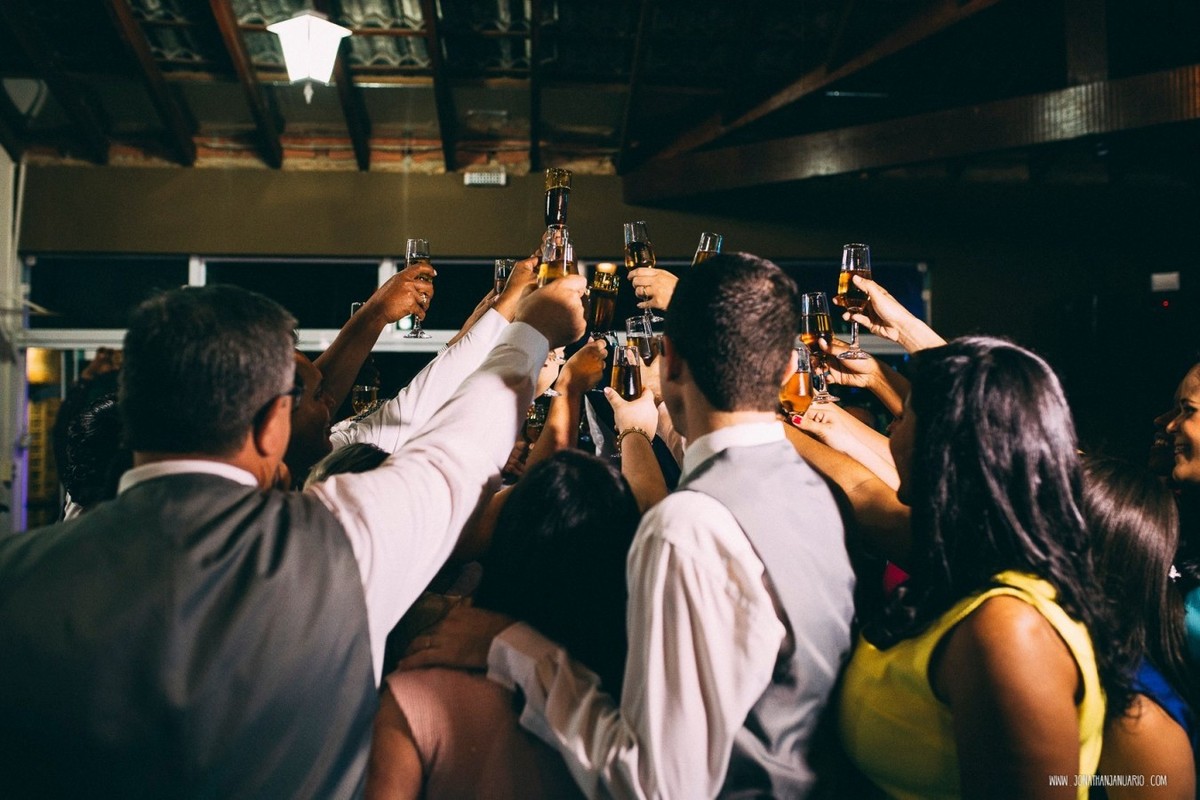 casal apaixonado, natureza, love, amor, Jonathan Januario, foto, fotografia, Araras, leme, limeira,campinas, São Paulo, Rio claro, folk, lifeStyle, montanha, foto na fazenda, casamento de dia, noiva, vestido de noiva, vestida pra casar, lápis de noiva