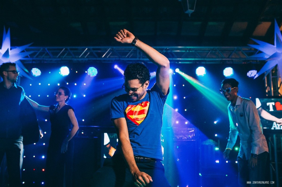 casal apaixonado, natureza, love, amor, Jonathan Januario, foto, fotografia, Araras, leme, limeira,campinas, São Paulo, Rio claro, folk, lifeStyle, montanha, foto na fazenda, casamento de dia, noiva, vestido de noiva, vestida pra casar, lápis de noiva