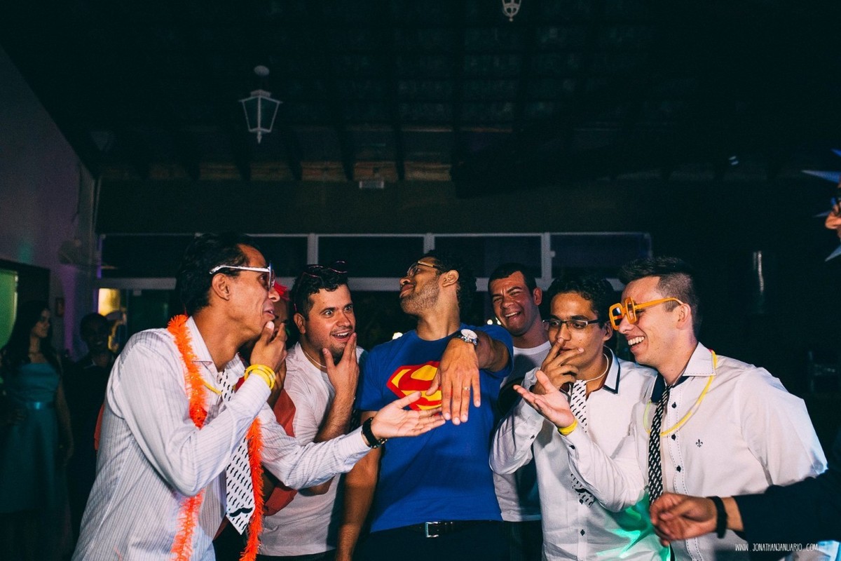 casal apaixonado, natureza, love, amor, Jonathan Januario, foto, fotografia, Araras, leme, limeira,campinas, São Paulo, Rio claro, folk, lifeStyle, montanha, foto na fazenda, casamento de dia, noiva, vestido de noiva, vestida pra casar, lápis de noiva