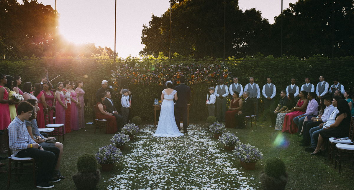 casal apaixonado, natureza, love, amor, Jonathan Januario, foto, fotografia, Araras, leme, limeira,campinas, São Paulo, Rio claro, folk, lifeStyle, montanha, foto na fazenda, casamento de dia, noiva, vestido de noiva, vestida pra casar, lápis de noiva