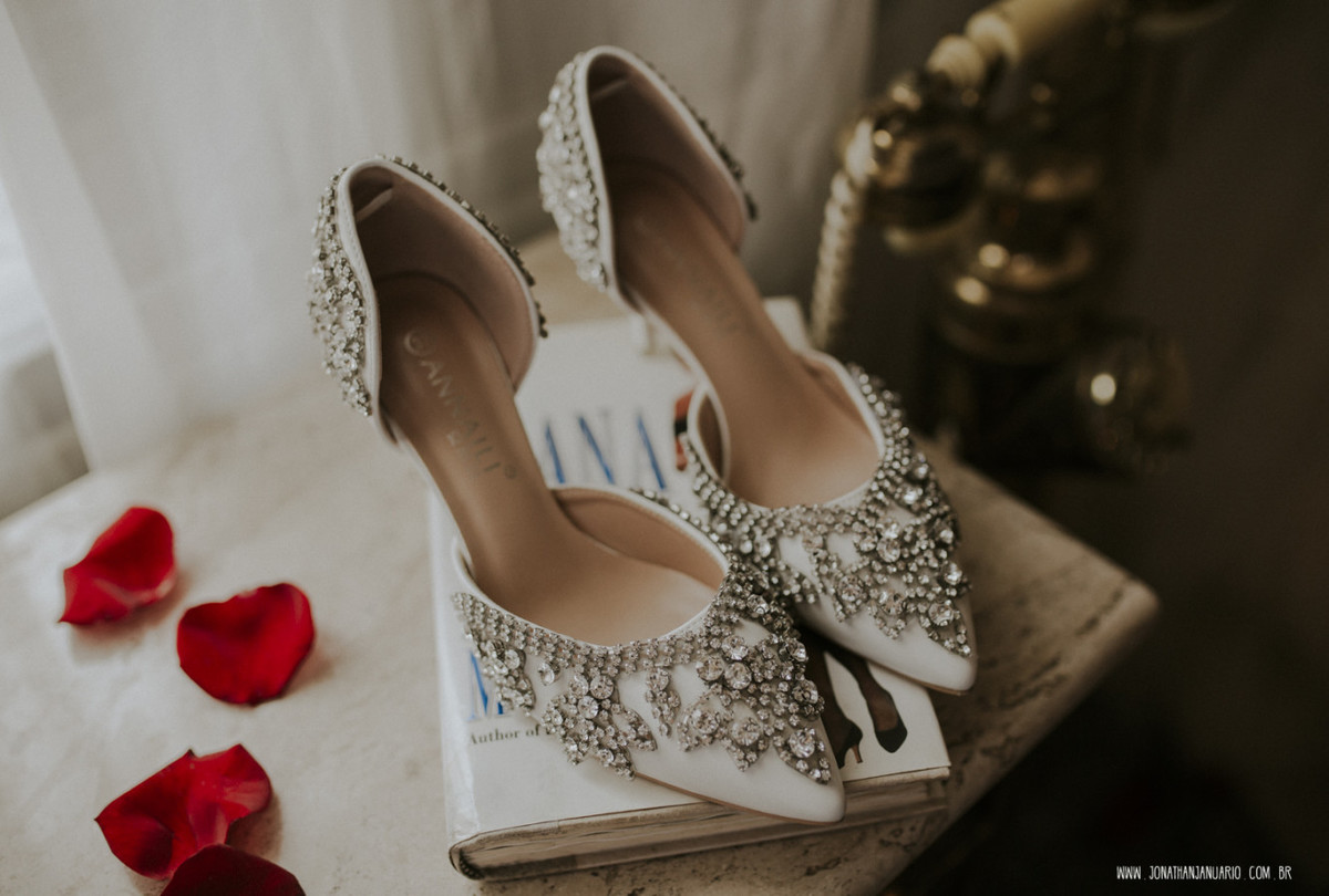 casal apaixonado, natureza, love, amor, Jonathan Januario, foto, fotografia, Araras, leme, limeira,campinas, São Paulo, Rio claro, folk, lifeStyle, montanha, foto na fazenda, casamento de noite, noiva, vestido de noiva, vestida pra casar, lápis de noiva

