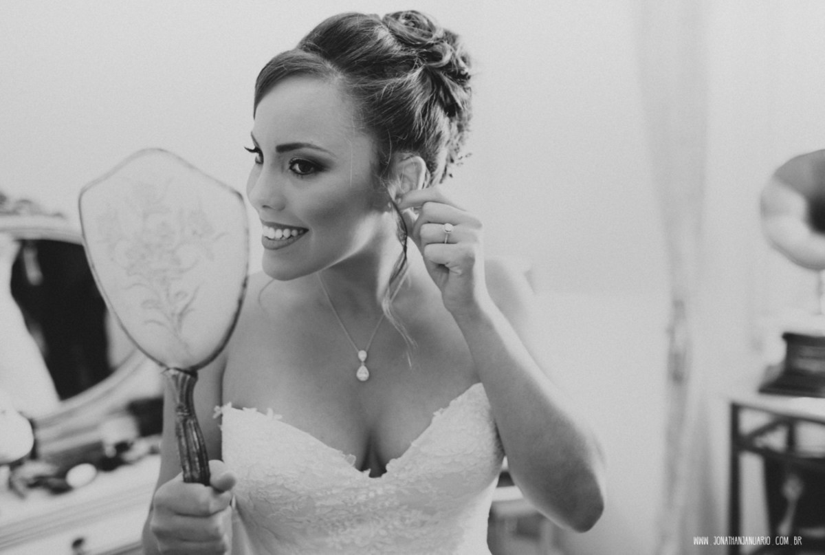 casal apaixonado, natureza, love, amor, Jonathan Januario, foto, fotografia, Araras, leme, limeira,campinas, São Paulo, Rio claro, folk, lifeStyle, montanha, foto na fazenda, casamento de noite, noiva, vestido de noiva, vestida pra casar, lápis de noiva

