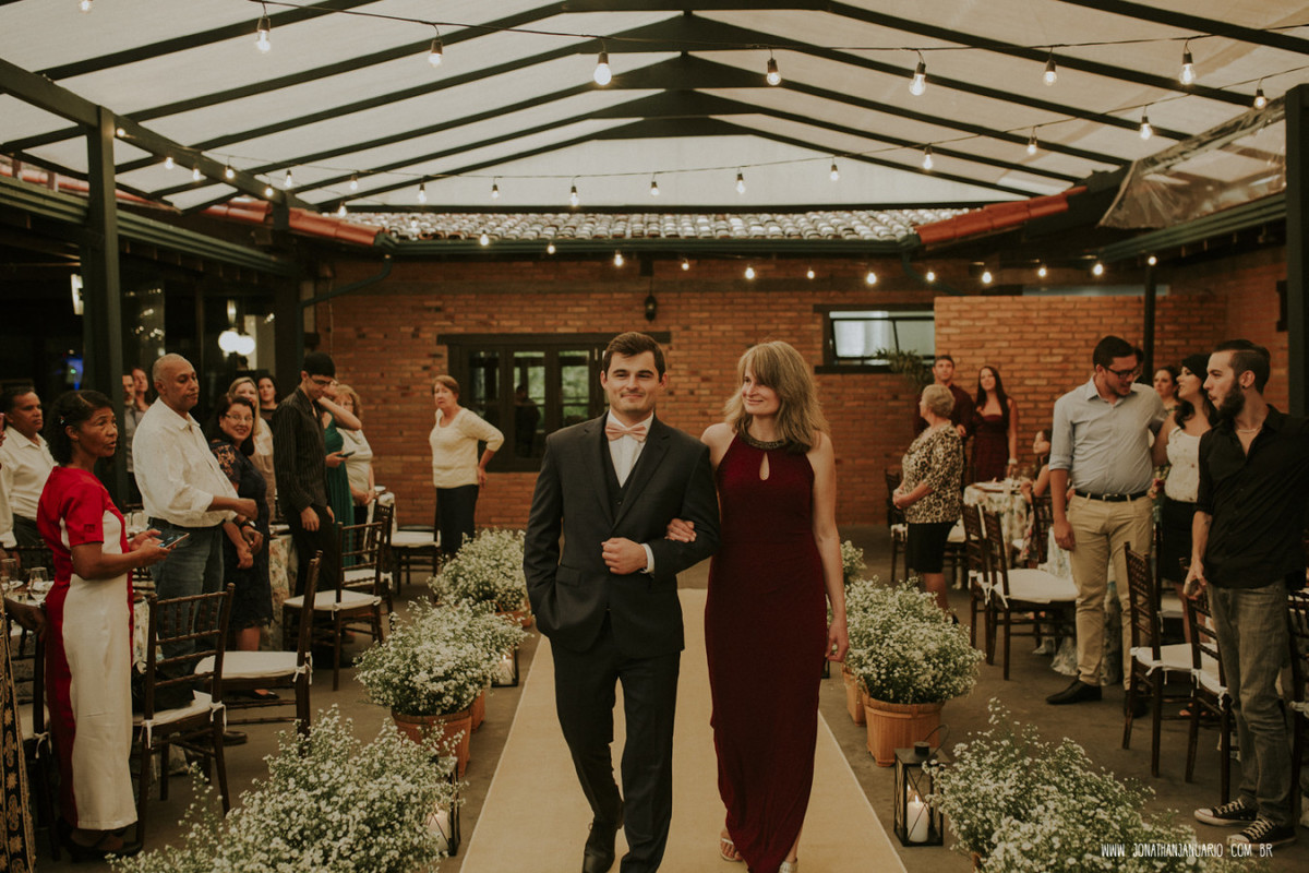 casal apaixonado, natureza, love, amor, Jonathan Januario, foto, fotografia, Araras, leme, limeira,campinas, São Paulo, Rio claro, folk, lifeStyle, montanha, foto na fazenda, casamento de noite, noiva, vestido de noiva, vestida pra casar, lápis de noiva

