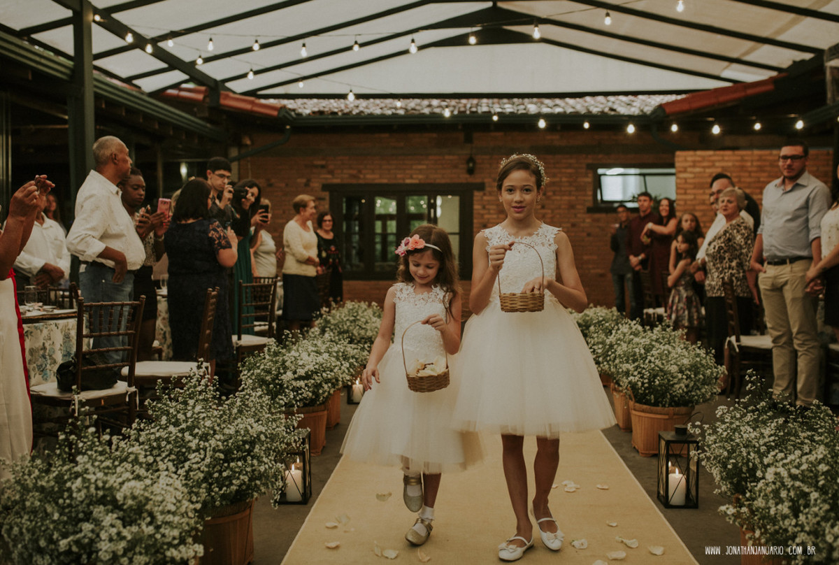casal apaixonado, natureza, love, amor, Jonathan Januario, foto, fotografia, Araras, leme, limeira,campinas, São Paulo, Rio claro, folk, lifeStyle, montanha, foto na fazenda, casamento de noite, noiva, vestido de noiva, vestida pra casar, lápis de noiva

