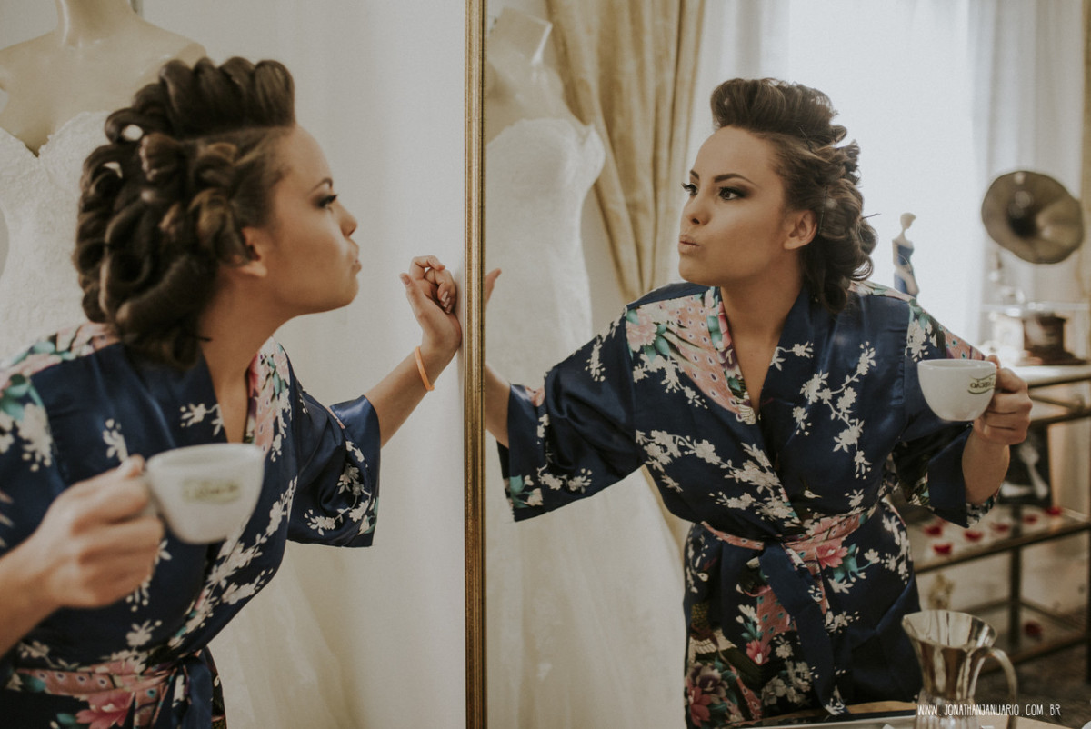 casal apaixonado, natureza, love, amor, Jonathan Januario, foto, fotografia, Araras, leme, limeira,campinas, São Paulo, Rio claro, folk, lifeStyle, montanha, foto na fazenda, casamento de noite, noiva, vestido de noiva, vestida pra casar, lápis de noiva

