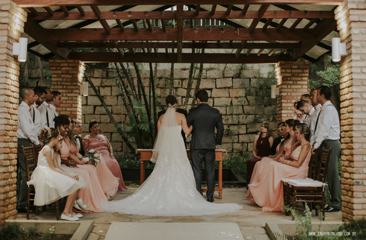 casal apaixonado, natureza, love, amor, Jonathan Januario, foto, fotografia, Araras, leme, limeira,campinas, São Paulo, Rio claro, folk, lifeStyle, montanha, foto na fazenda, casamento de noite, noiva, vestido de noiva, vestida pra casar, lápis de noiva

