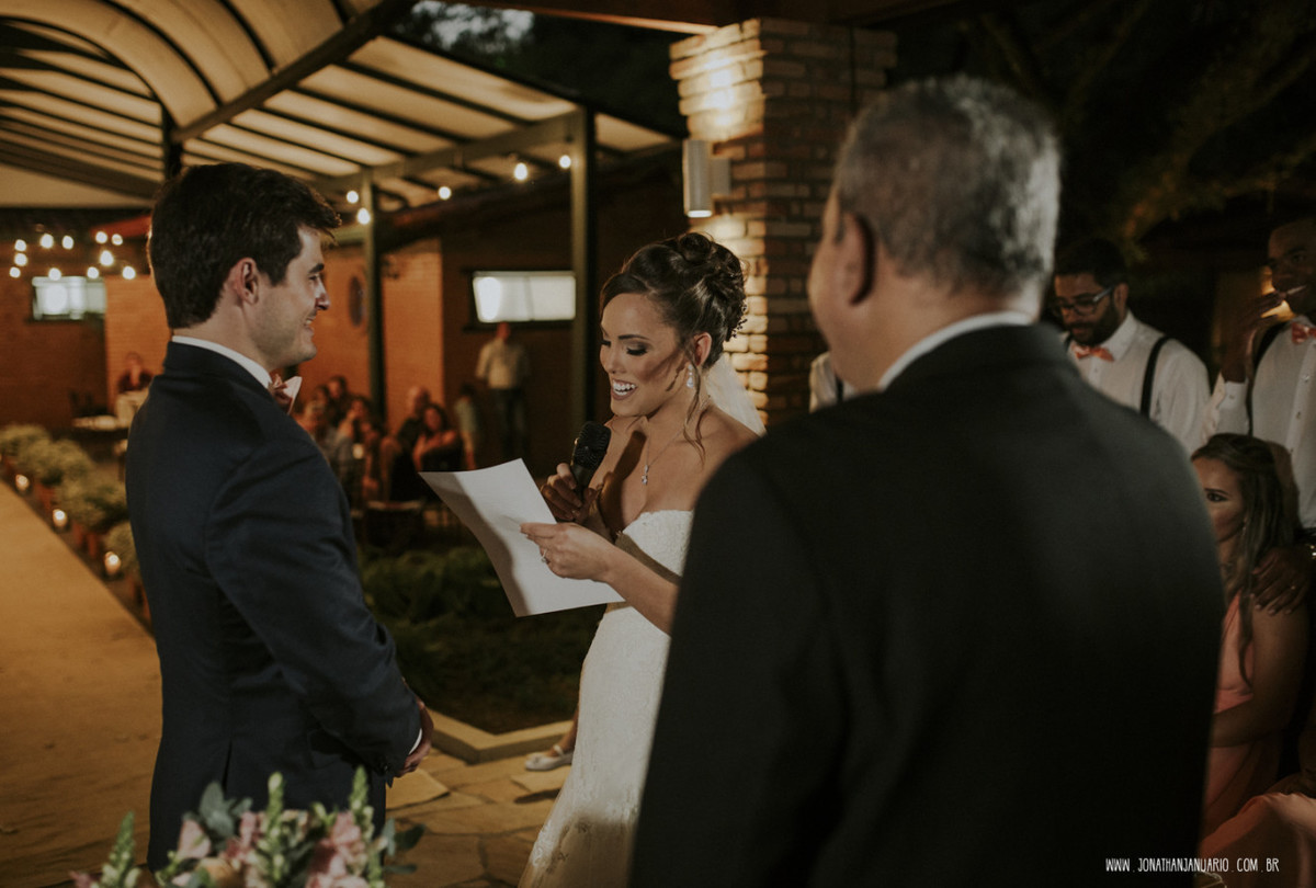 casal apaixonado, natureza, love, amor, Jonathan Januario, foto, fotografia, Araras, leme, limeira,campinas, São Paulo, Rio claro, folk, lifeStyle, montanha, foto na fazenda, casamento de noite, noiva, vestido de noiva, vestida pra casar, lápis de noiva

