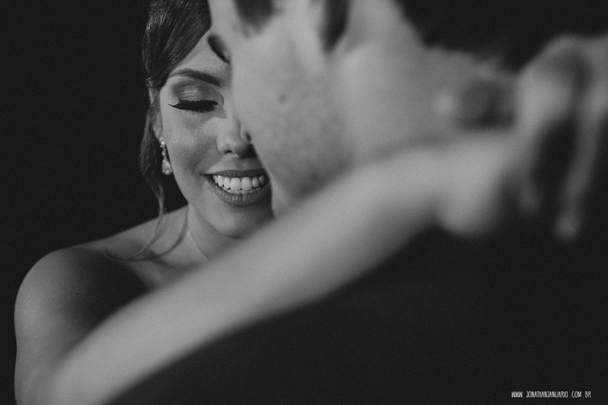 casal apaixonado, natureza, love, amor, Jonathan Januario, foto, fotografia, Araras, leme, limeira,campinas, São Paulo, Rio claro, folk, lifeStyle, montanha, foto na fazenda, casamento de noite, noiva, vestido de noiva, vestida pra casar, lápis de noiva

