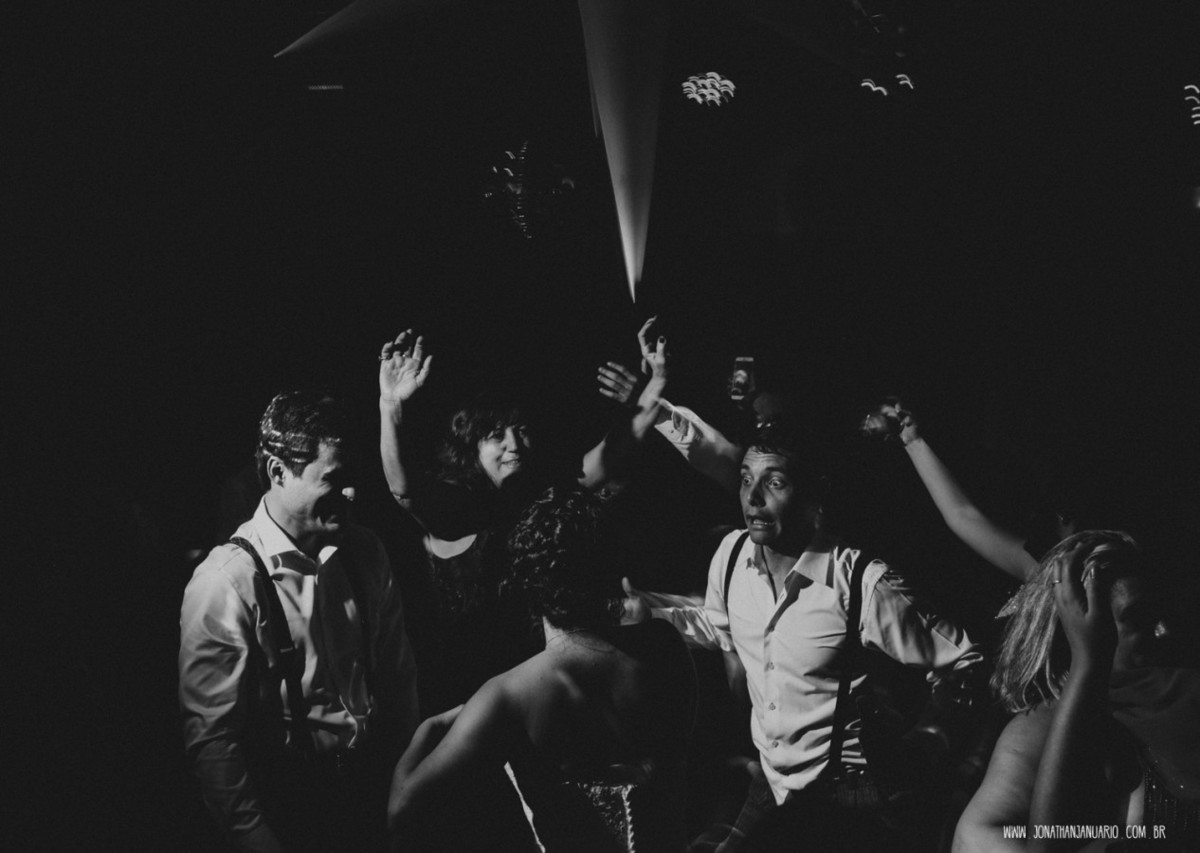 casal apaixonado, natureza, love, amor, Jonathan Januario, foto, fotografia, Araras, leme, limeira,campinas, São Paulo, Rio claro, folk, lifeStyle, montanha, foto na fazenda, casamento de noite, noiva, vestido de noiva, vestida pra casar, lápis de noiva

