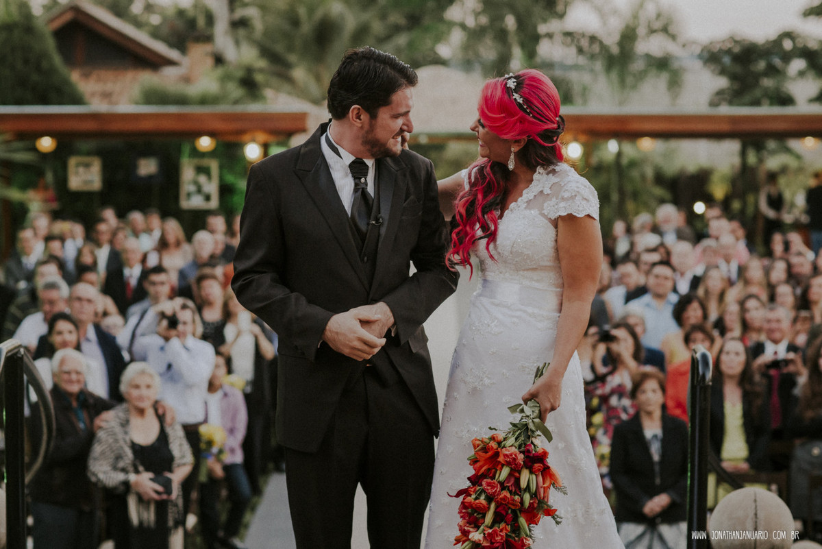 casal apaixonado, natureza, love, amor, Jonathan Januario, foto, fotografia, Araras, leme, limeira,campinas, São Paulo, Rio claro, folk, lifeStyle, montanha, foto na fazenda, casamento de noite, noiva, vestido de noiva, vestida pra casar, lápis de noiva