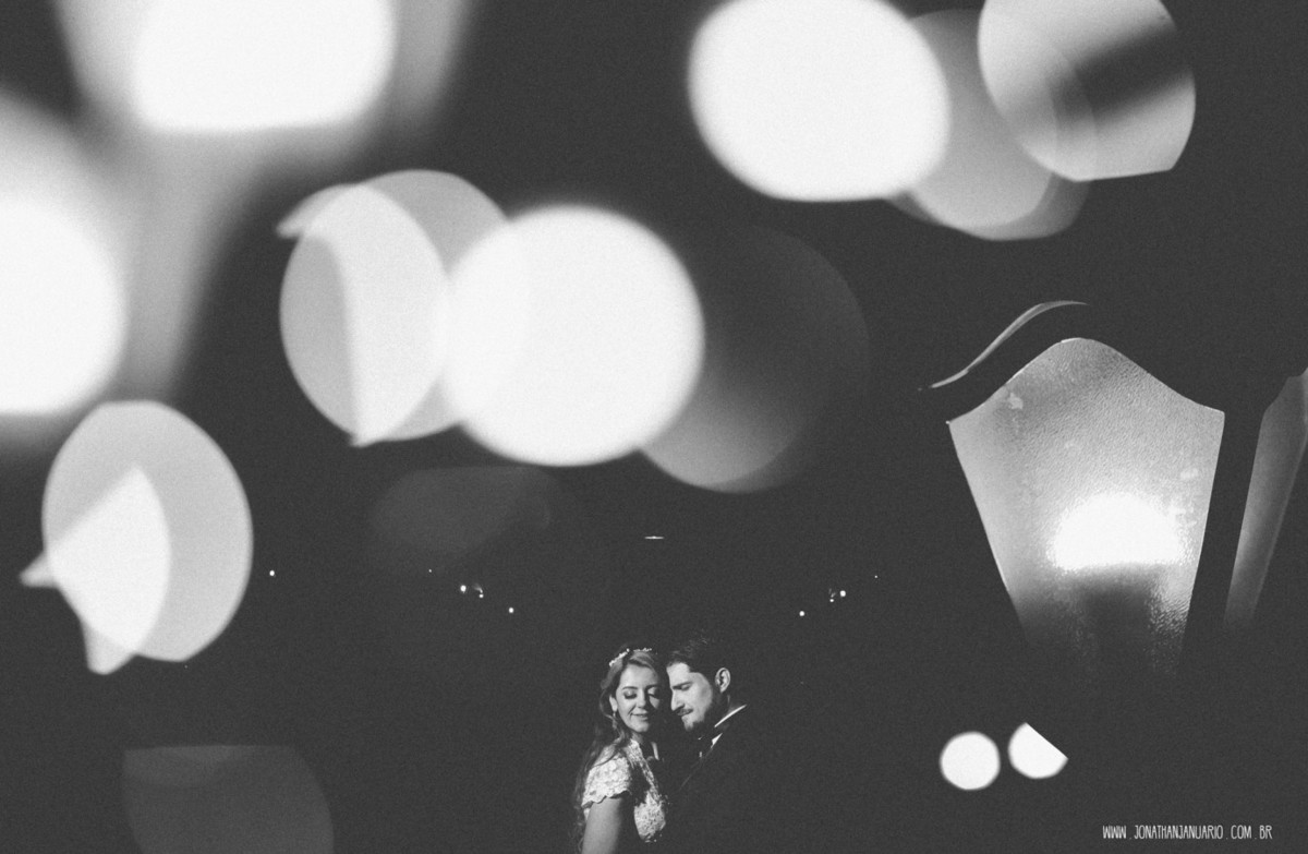 casal apaixonado, natureza, love, amor, Jonathan Januario, foto, fotografia, Araras, leme, limeira,campinas, São Paulo, Rio claro, folk, lifeStyle, montanha, foto na fazenda, casamento de noite, noiva, vestido de noiva, vestida pra casar, lápis de noiva