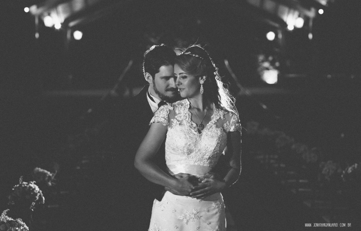 casal apaixonado, natureza, love, amor, Jonathan Januario, foto, fotografia, Araras, leme, limeira,campinas, São Paulo, Rio claro, folk, lifeStyle, montanha, foto na fazenda, casamento de noite, noiva, vestido de noiva, vestida pra casar, lápis de noiva