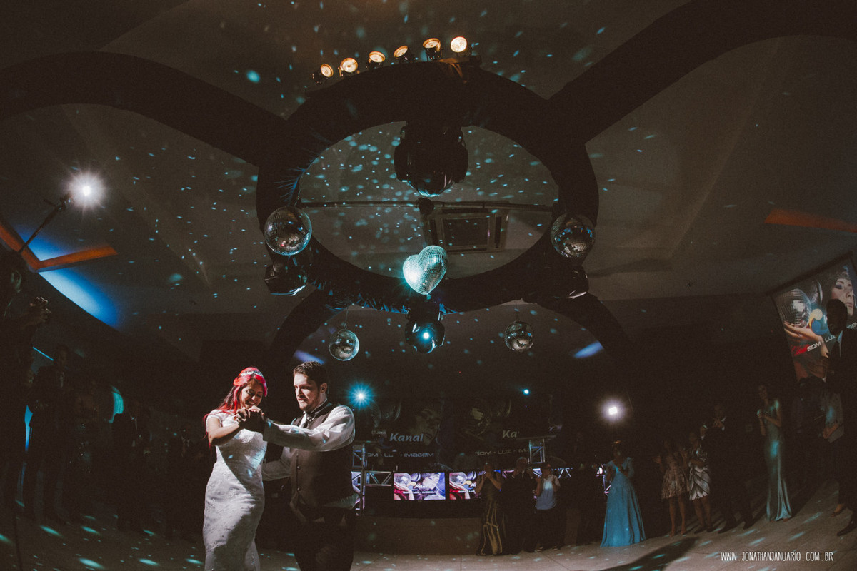 casal apaixonado, natureza, love, amor, Jonathan Januario, foto, fotografia, Araras, leme, limeira,campinas, São Paulo, Rio claro, folk, lifeStyle, montanha, foto na fazenda, casamento de noite, noiva, vestido de noiva, vestida pra casar, lápis de noiva