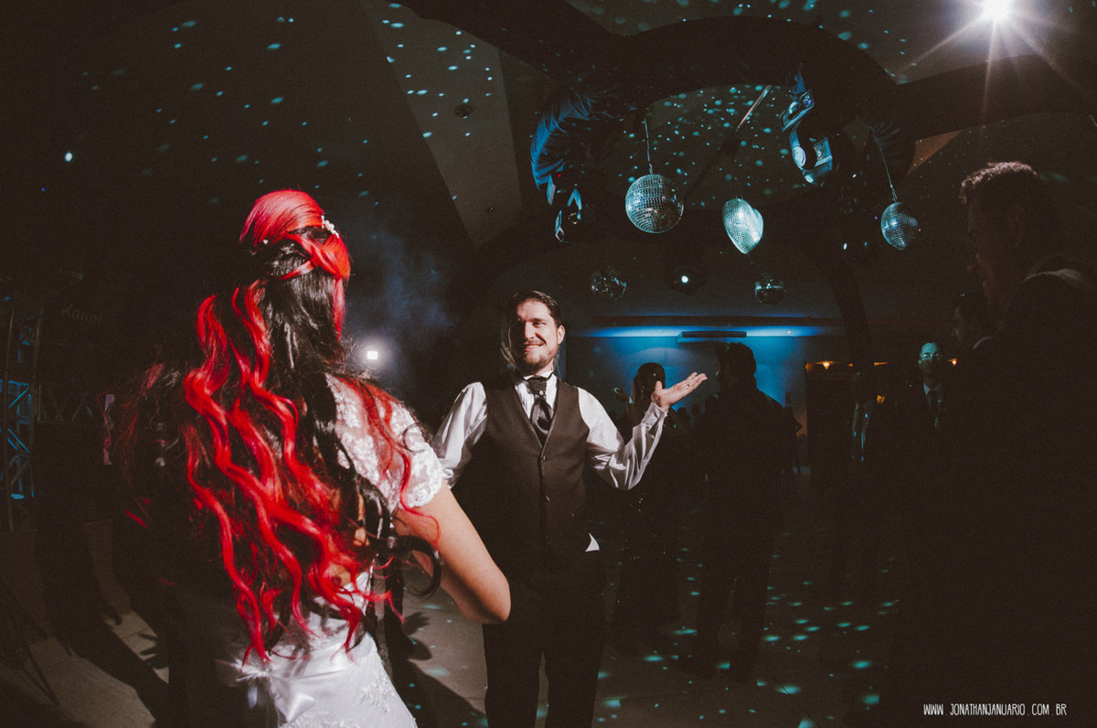 casal apaixonado, natureza, love, amor, Jonathan Januario, foto, fotografia, Araras, leme, limeira,campinas, São Paulo, Rio claro, folk, lifeStyle, montanha, foto na fazenda, casamento de noite, noiva, vestido de noiva, vestida pra casar, lápis de noiva