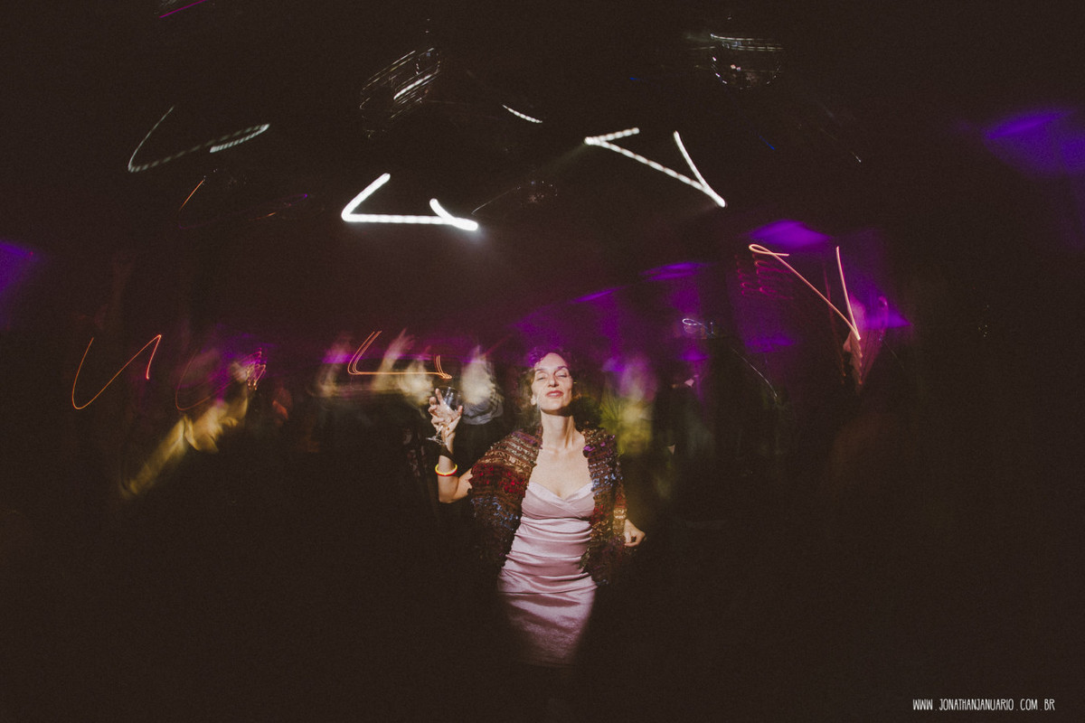 casal apaixonado, natureza, love, amor, Jonathan Januario, foto, fotografia, Araras, leme, limeira,campinas, São Paulo, Rio claro, folk, lifeStyle, montanha, foto na fazenda, casamento de noite, noiva, vestido de noiva, vestida pra casar, lápis de noiva