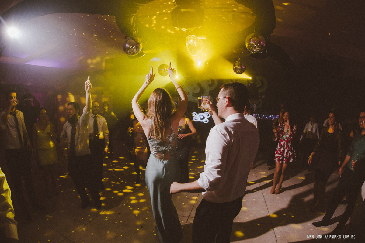 casal apaixonado, natureza, love, amor, Jonathan Januario, foto, fotografia, Araras, leme, limeira,campinas, São Paulo, Rio claro, folk, lifeStyle, montanha, foto na fazenda, casamento de noite, noiva, vestido de noiva, vestida pra casar, lápis de noiva