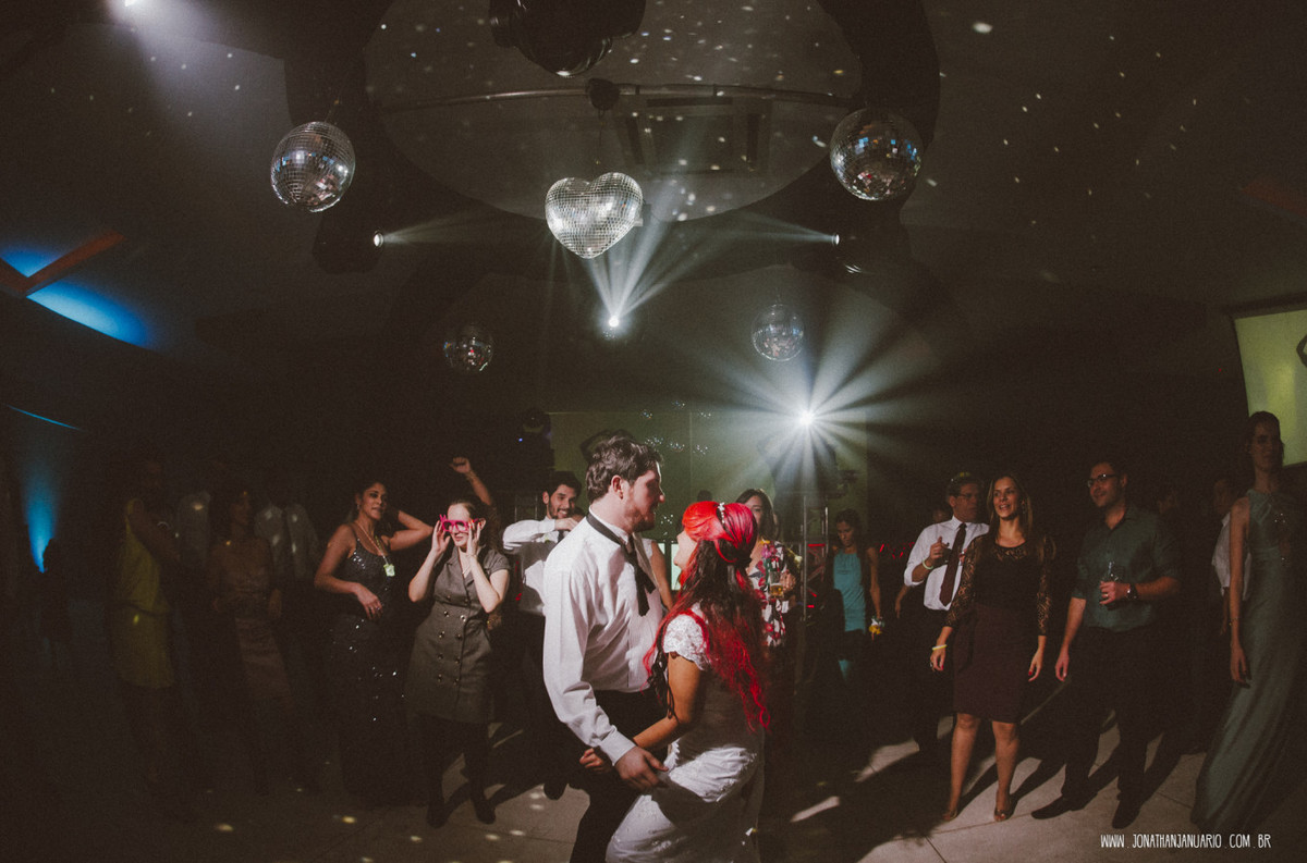casal apaixonado, natureza, love, amor, Jonathan Januario, foto, fotografia, Araras, leme, limeira,campinas, São Paulo, Rio claro, folk, lifeStyle, montanha, foto na fazenda, casamento de noite, noiva, vestido de noiva, vestida pra casar, lápis de noiva
