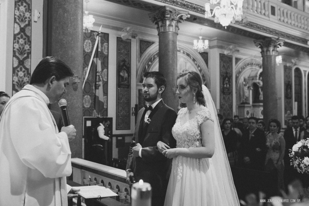 casal apaixonado, natureza, love, amor, Jonathan Januario, foto, fotografia, Araras, leme, limeira,campinas, São Paulo, Rio claro, folk, lifeStyle, montanha, foto na fazenda, casamento de noite, noiva, vestido de noiva, vestida pra casar, lápis de noiva