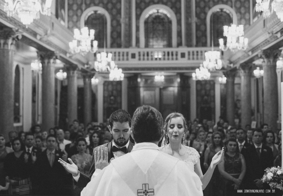 casal apaixonado, natureza, love, amor, Jonathan Januario, foto, fotografia, Araras, leme, limeira,campinas, São Paulo, Rio claro, folk, lifeStyle, montanha, foto na fazenda, casamento de noite, noiva, vestido de noiva, vestida pra casar, lápis de noiva