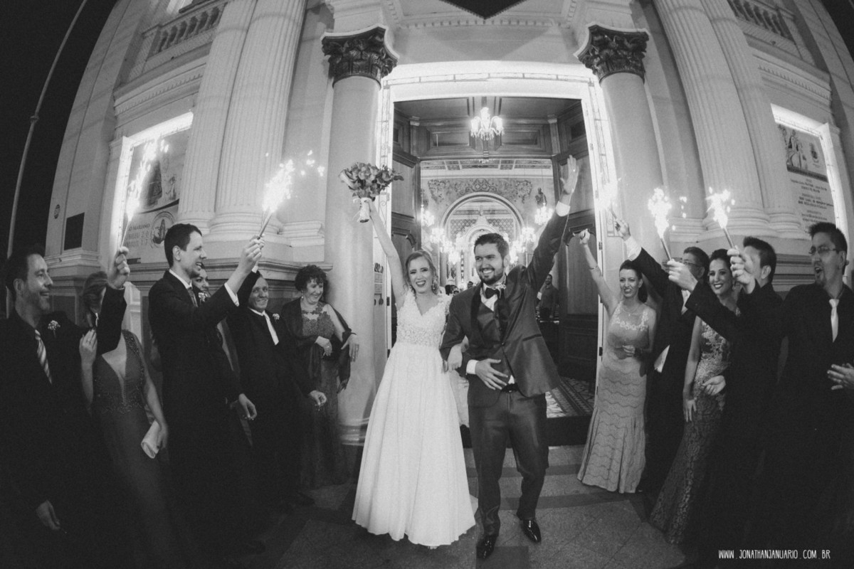 casal apaixonado, natureza, love, amor, Jonathan Januario, foto, fotografia, Araras, leme, limeira,campinas, São Paulo, Rio claro, folk, lifeStyle, montanha, foto na fazenda, casamento de noite, noiva, vestido de noiva, vestida pra casar, lápis de noiva