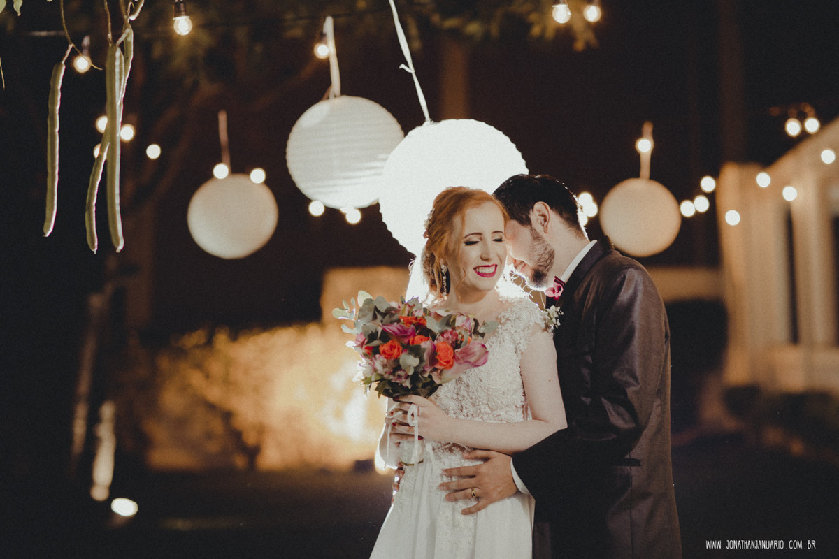 casal apaixonado, natureza, love, amor, Jonathan Januario, foto, fotografia, Araras, leme, limeira,campinas, São Paulo, Rio claro, folk, lifeStyle, montanha, foto na fazenda, casamento de noite, noiva, vestido de noiva, vestida pra casar, lápis de noiva
