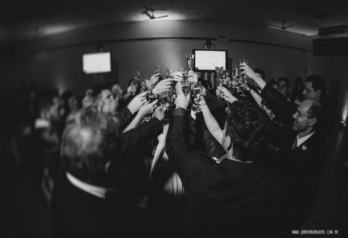 casal apaixonado, natureza, love, amor, Jonathan Januario, foto, fotografia, Araras, leme, limeira,campinas, São Paulo, Rio claro, folk, lifeStyle, montanha, foto na fazenda, casamento de noite, noiva, vestido de noiva, vestida pra casar, lápis de noiva