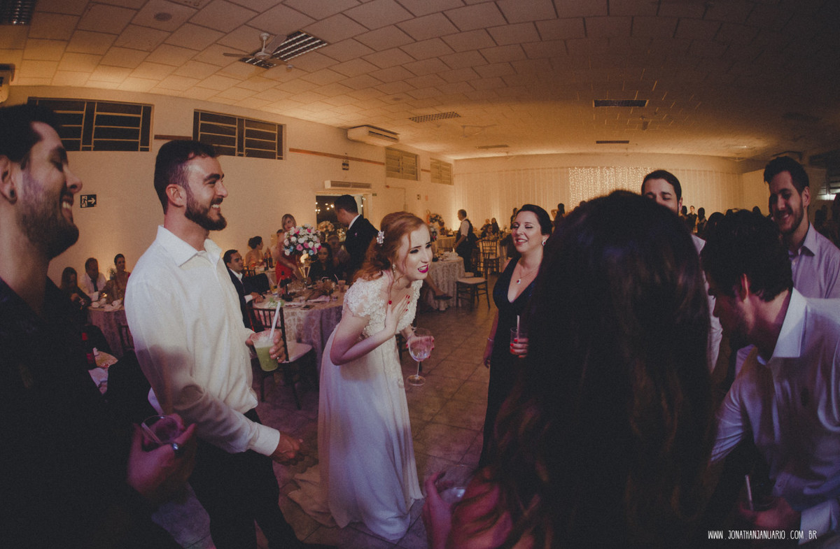 casal apaixonado, natureza, love, amor, Jonathan Januario, foto, fotografia, Araras, leme, limeira,campinas, São Paulo, Rio claro, folk, lifeStyle, montanha, foto na fazenda, casamento de noite, noiva, vestido de noiva, vestida pra casar, lápis de noiva