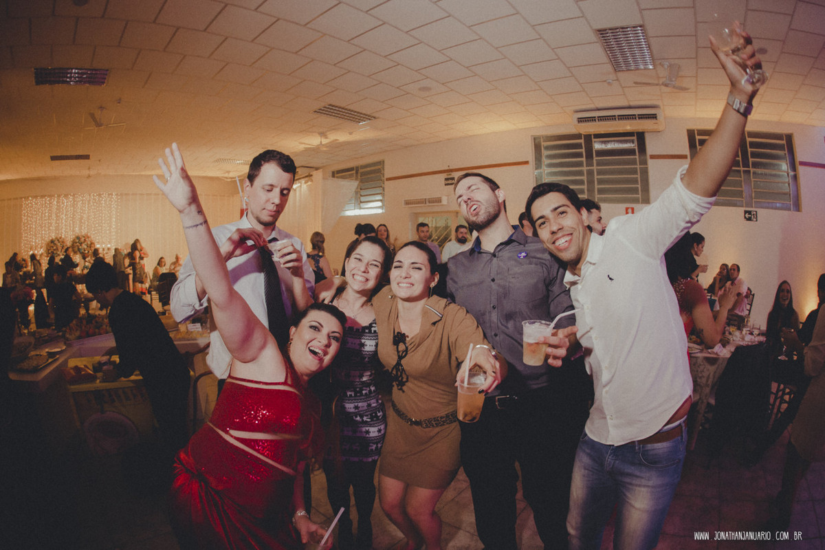 casal apaixonado, natureza, love, amor, Jonathan Januario, foto, fotografia, Araras, leme, limeira,campinas, São Paulo, Rio claro, folk, lifeStyle, montanha, foto na fazenda, casamento de noite, noiva, vestido de noiva, vestida pra casar, lápis de noiva