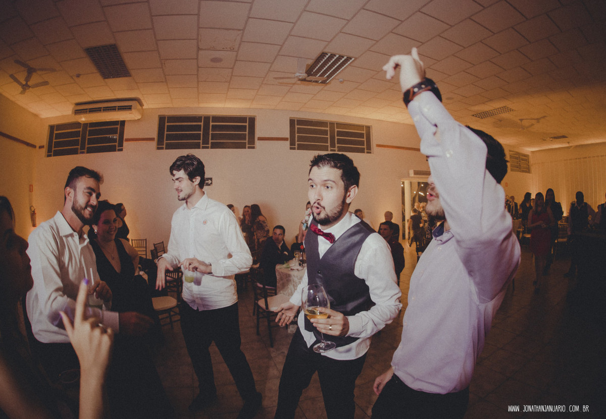 casal apaixonado, natureza, love, amor, Jonathan Januario, foto, fotografia, Araras, leme, limeira,campinas, São Paulo, Rio claro, folk, lifeStyle, montanha, foto na fazenda, casamento de noite, noiva, vestido de noiva, vestida pra casar, lápis de noiva